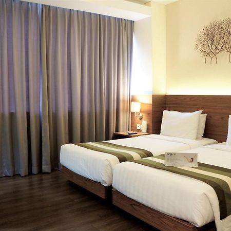 Grand Whiz Poins Simatupang Jakarta Exterior foto