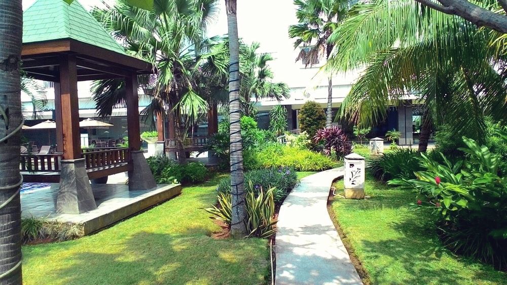 Grand Whiz Poins Simatupang Jakarta Exterior foto