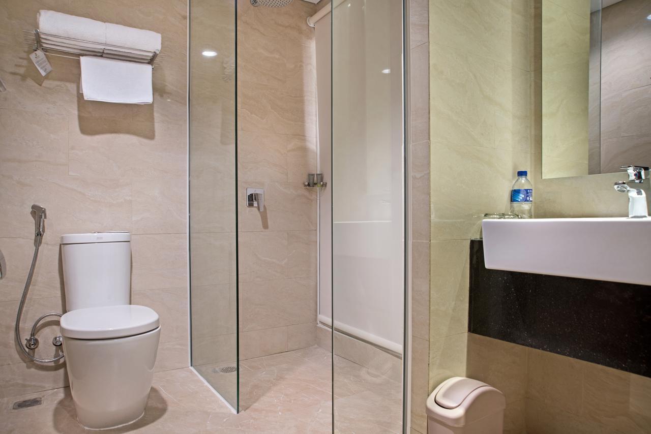 Grand Whiz Poins Simatupang Jakarta Exterior foto