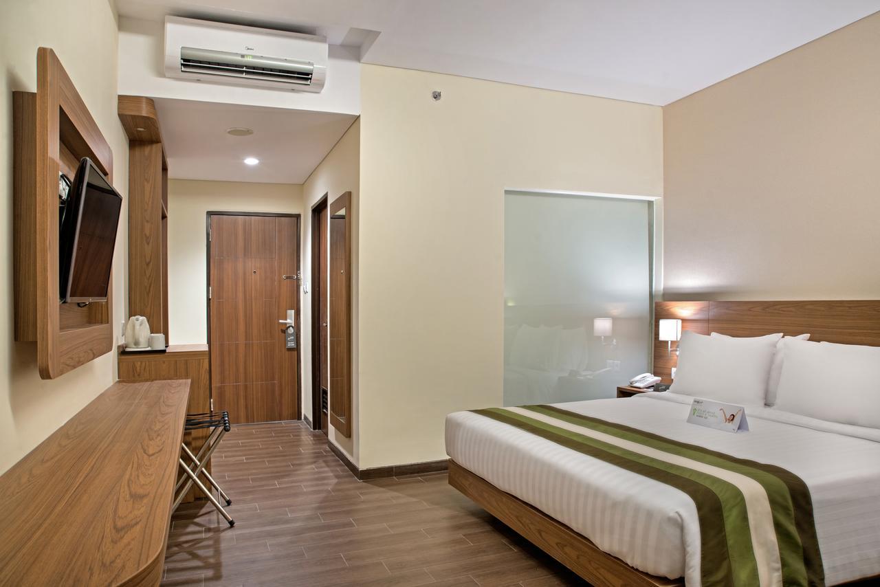 Grand Whiz Poins Simatupang Jakarta Exterior foto