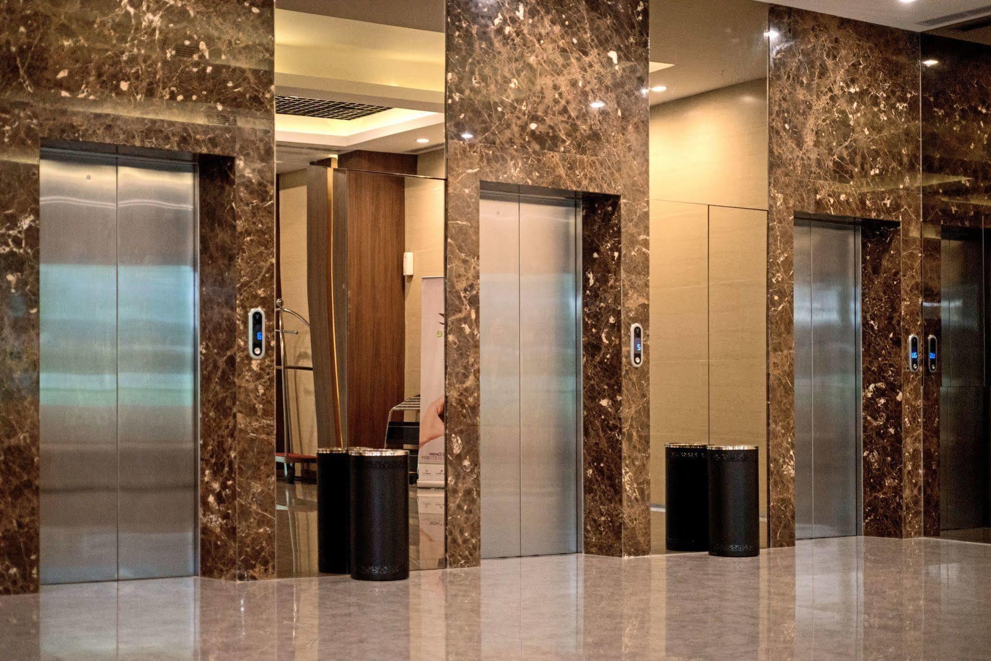 Grand Whiz Poins Simatupang Jakarta Exterior foto