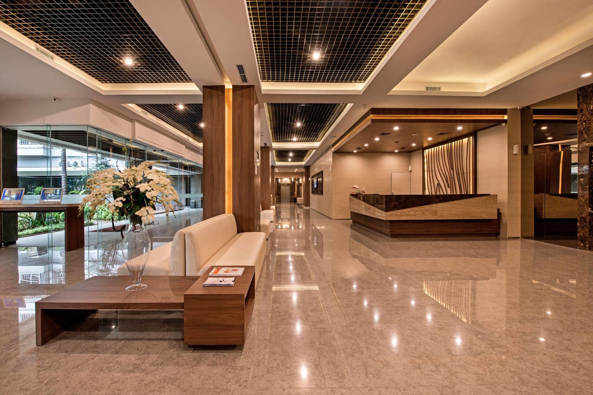 Grand Whiz Poins Simatupang Jakarta Exterior foto