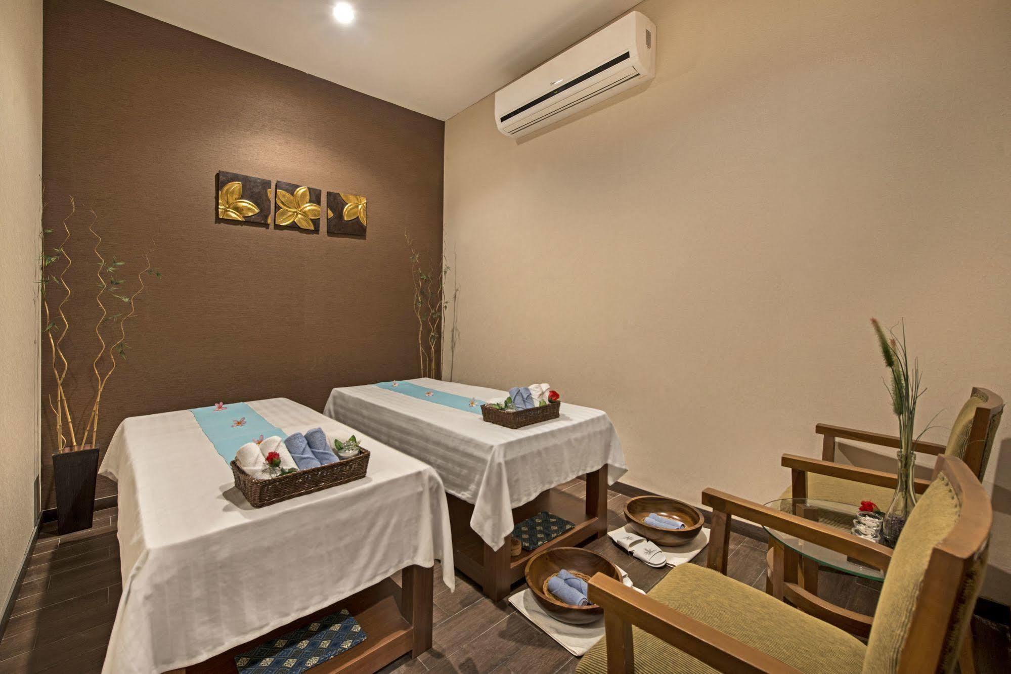 Grand Whiz Poins Simatupang Jakarta Exterior foto
