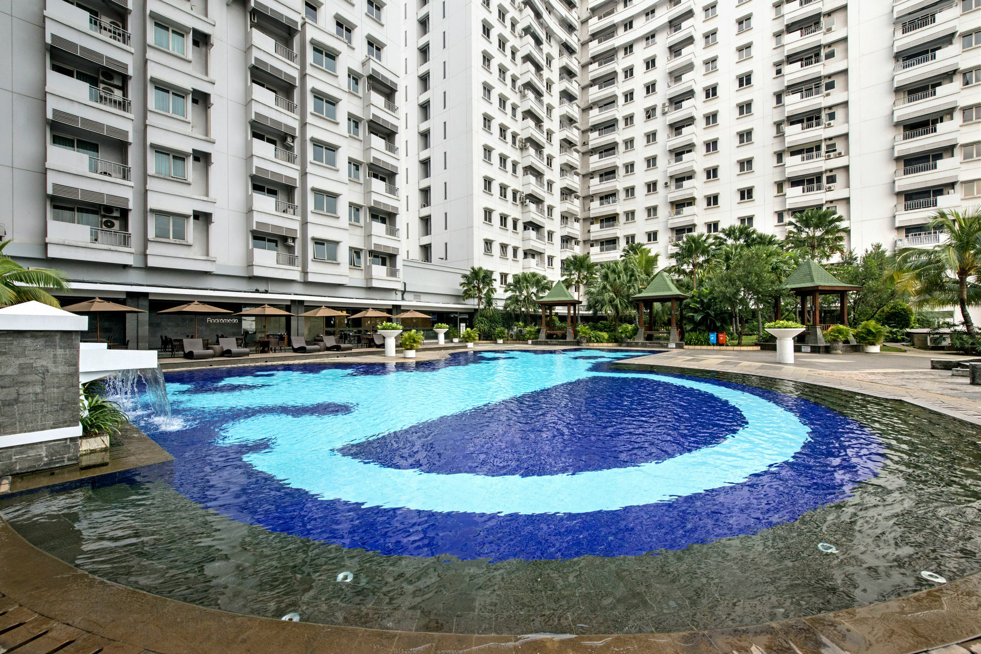 Grand Whiz Poins Simatupang Jakarta Exterior foto