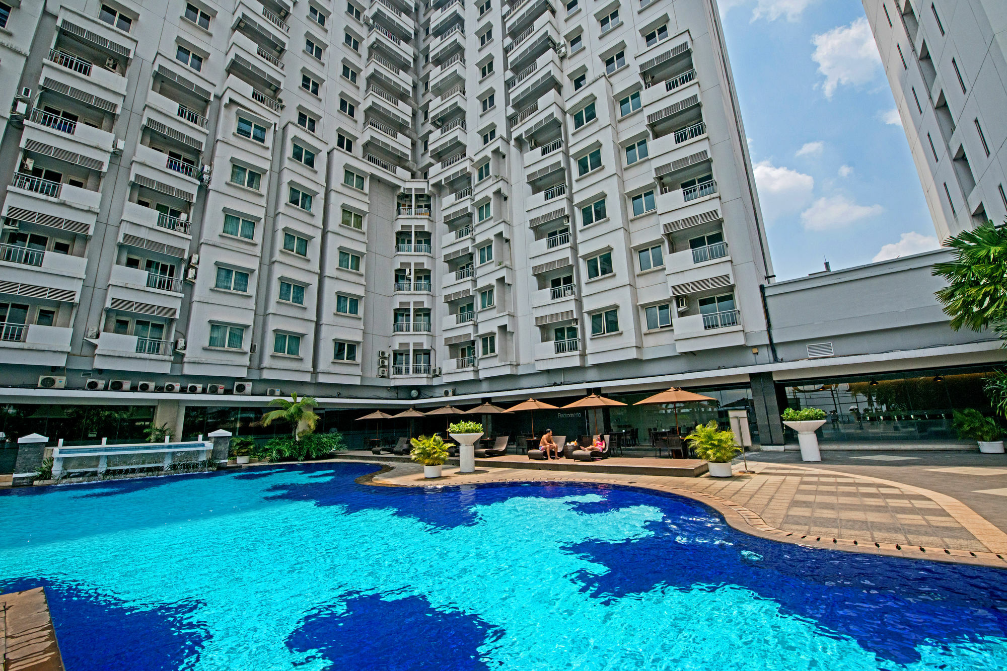 Grand Whiz Poins Simatupang Jakarta Exterior foto